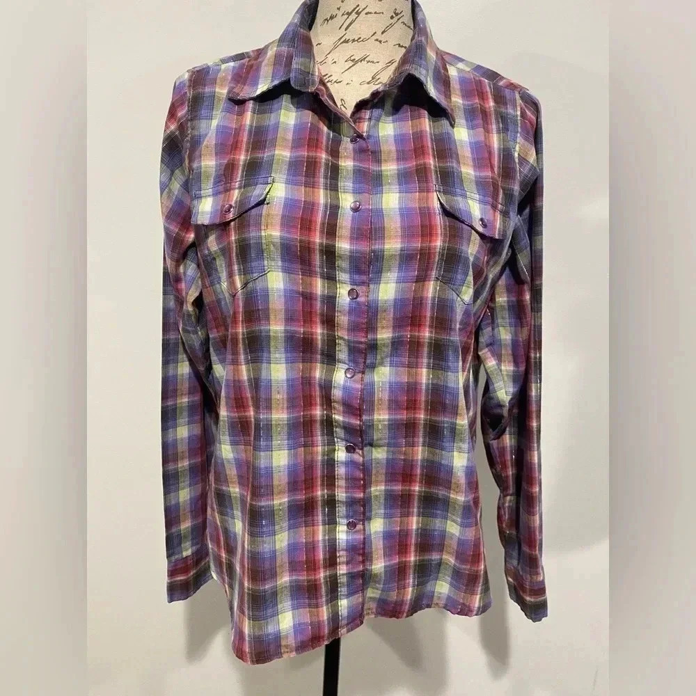 Wrancher by Wrangler Pearl snap long sleeve button down shirt. Size Large